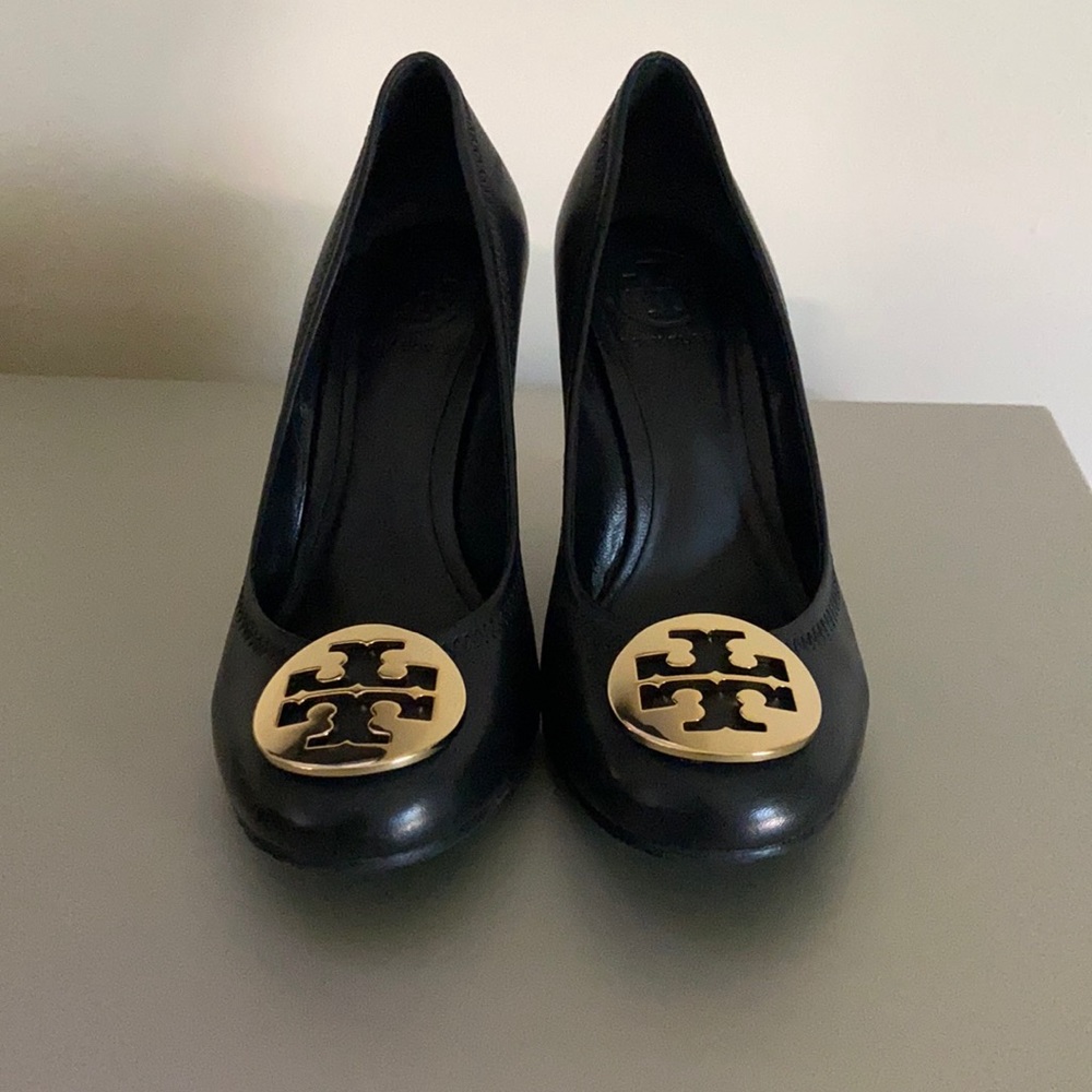 Gorgeous Tory Burch leather black wedges!!!!